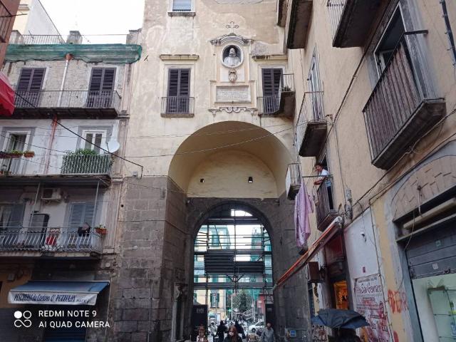 Locale Commerciale in affitto a Municipalità 4, Campania