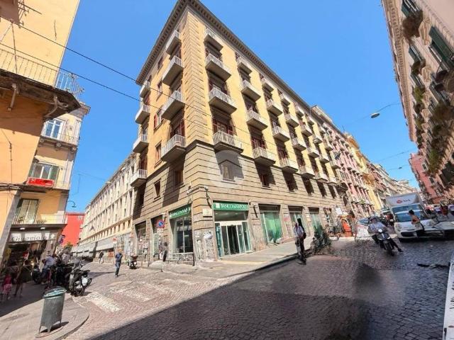Locale Commerciale in affitto a Municipalità 2, Campania