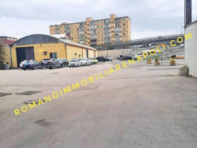 Locale Commerciale in affitto a Municipalità 6, Campania