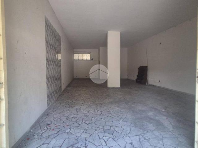Locale Commerciale in affitto a Botteghelle, Campania