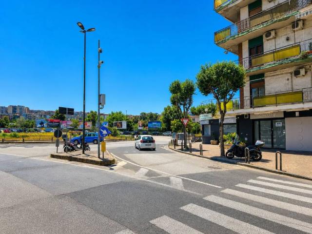 Locale Commerciale in affitto a Camaldoli, Campania