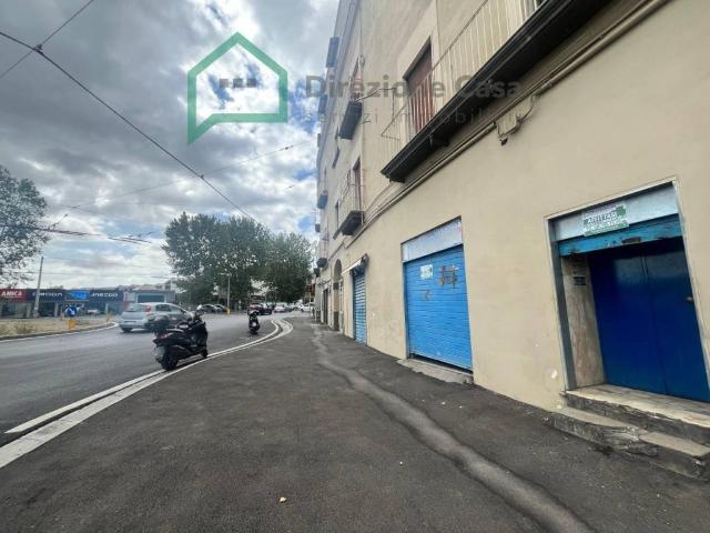 Locale Commerciale in affitto a Municipalità 3, Doganella