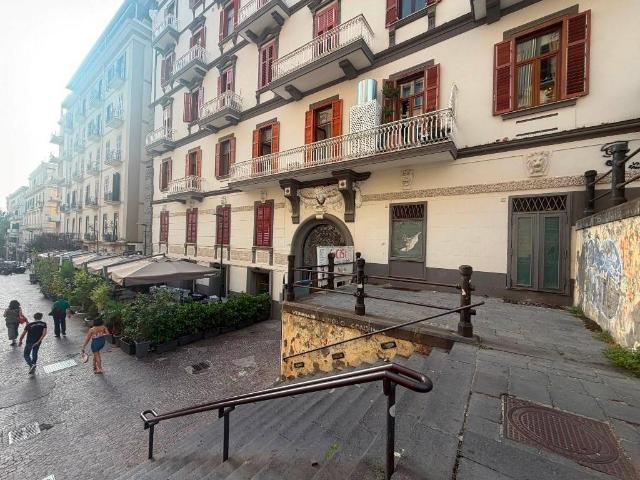 Locale Commerciale in affitto a Municipalità 5, Campania