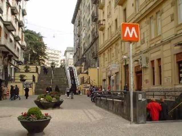 Locale Commerciale in affitto a Municipalità 5, Campania