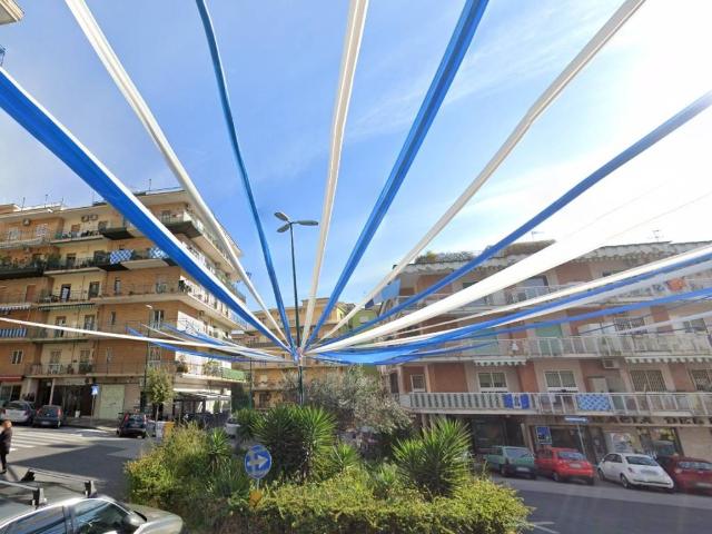 Locale Commerciale in affitto a Municipalità 3, Campania