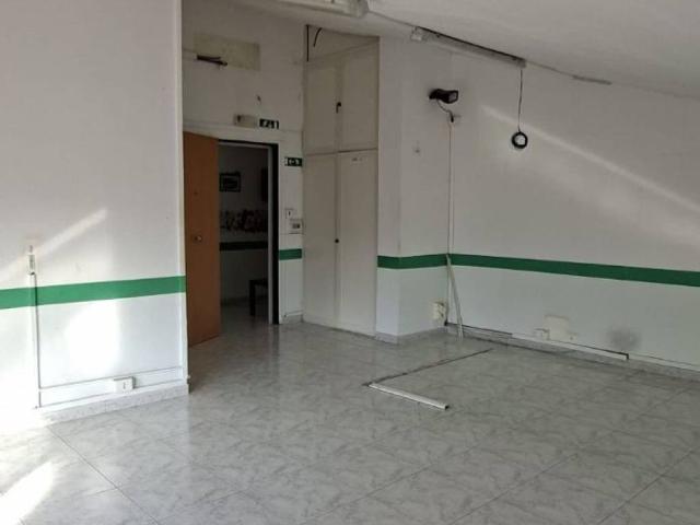 Locale Commerciale in affitto a Camaldoli, Pianura