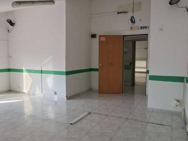 Locale Commerciale in affitto a Camaldoli, Pianura