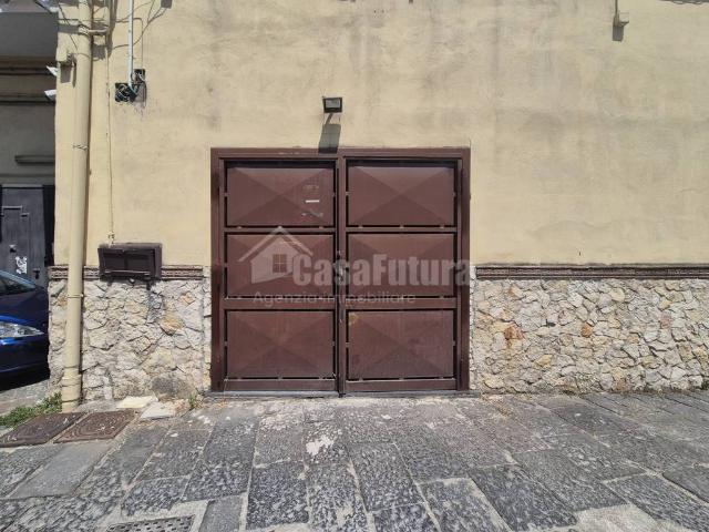 Locale Commerciale in affitto a Municipalità 7, Campania