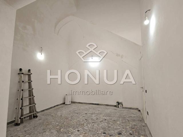 Locale Commerciale in affitto a Municipalità 2, Campania