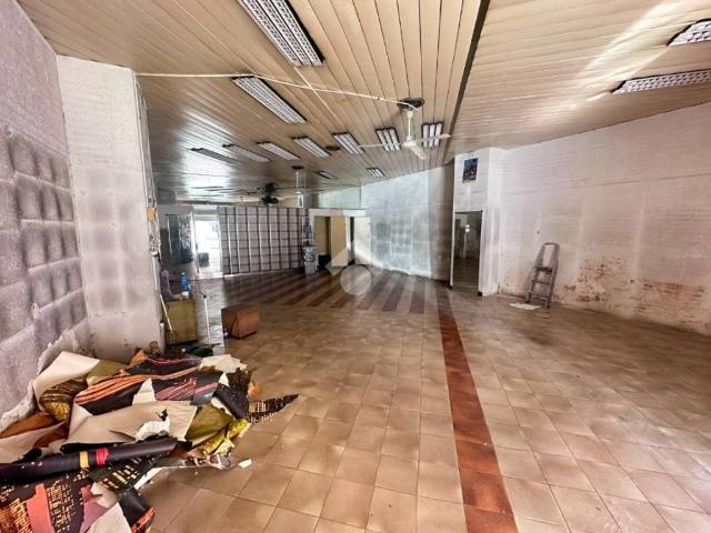 Locale Commerciale in affitto a Municipalità 7, Campania