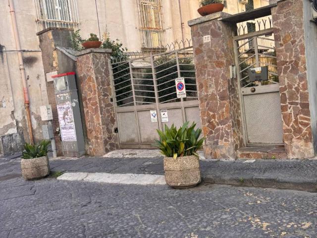 Locale Commerciale in affitto a Municipalità 3, Campania