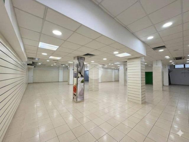 Locale Commerciale in affitto a Municipalità 10, Campania
