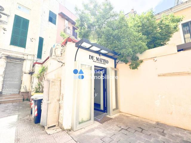 Locale Commerciale in affitto a Municipalità 5, Campania