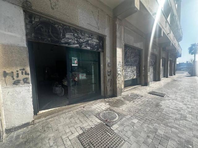 Locale Commerciale in affitto a Municipalità 2, Mercato