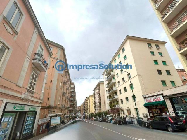 Locale Commerciale in affitto a Municipalità 5, Campania