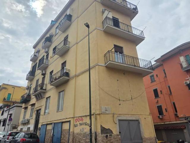 Locale Commerciale in affitto a Municipalità 10, Campania