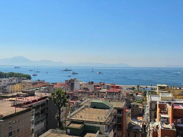 Locale Commerciale in affitto a Municipalità 1, Campania