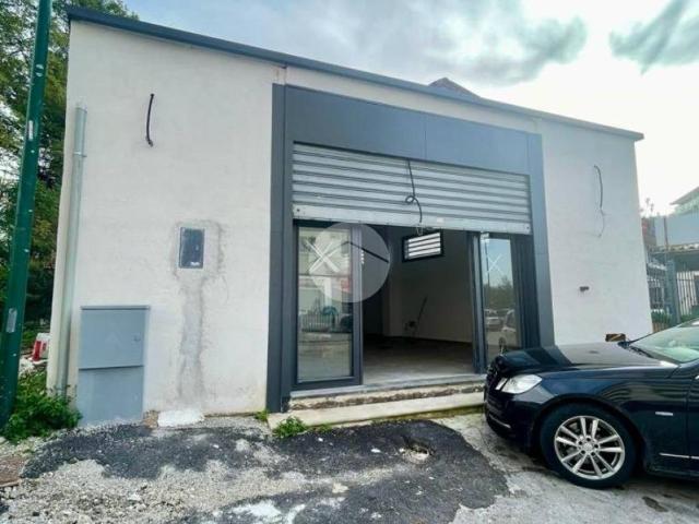 Locale Commerciale in affitto a Botteghelle, Campania