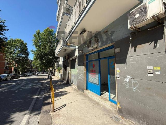 Locale Commerciale in affitto a Municipalità 5, Campania