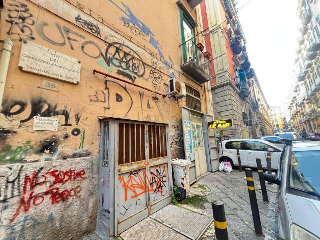 Locale Commerciale in affitto a Municipalità 2, Napola