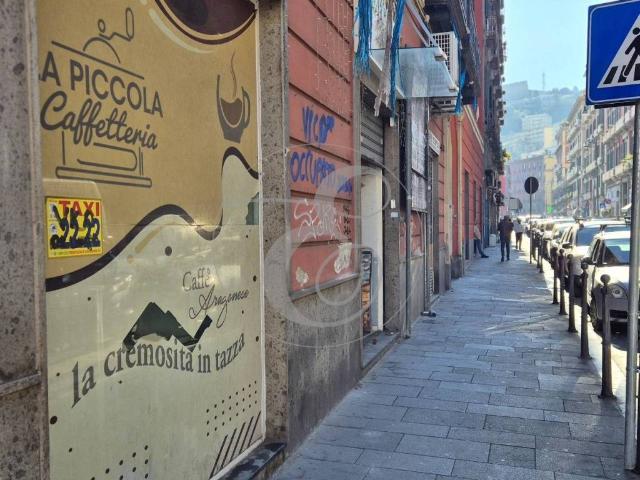 Locale Commerciale in affitto a Municipalità 2, Campania