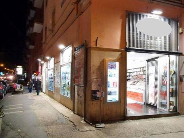 Locale Commerciale in affitto a Municipalità 5, Napola