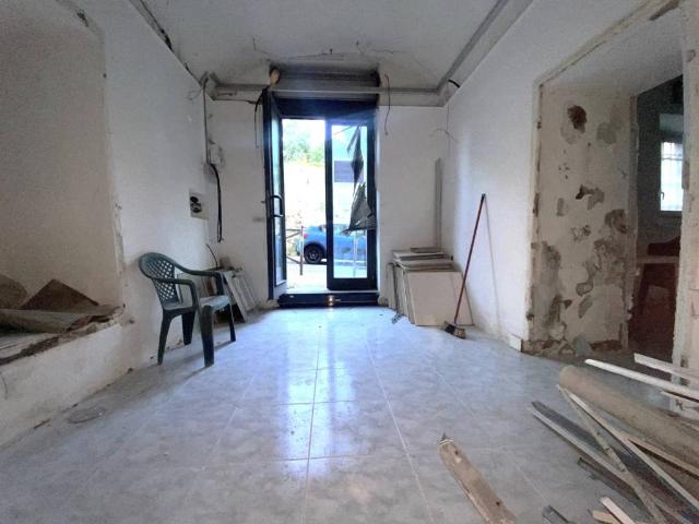 Locale Commerciale in affitto a Municipalità 5, Campania