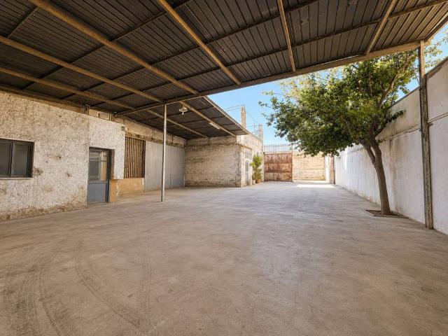 Locale Commerciale in affitto a Municipalità 4, Campania