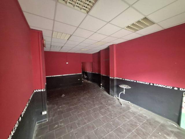 Locale Commerciale in affitto a Camaldoli, Pianura