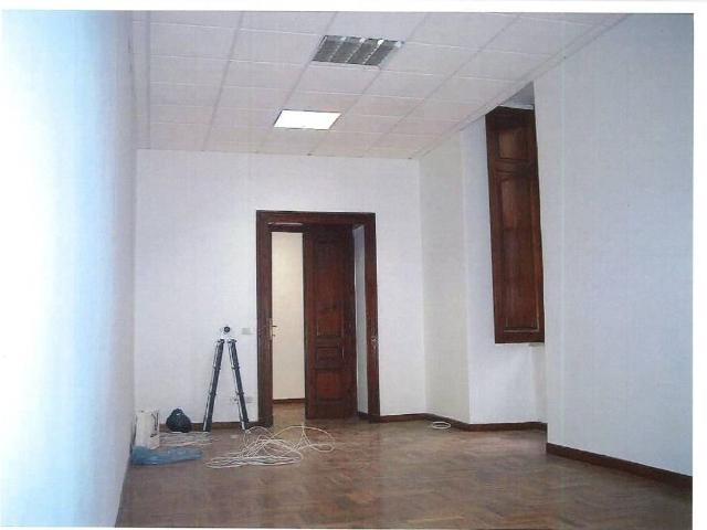 Locale Commerciale in vendita a Municipalità 2, Campania