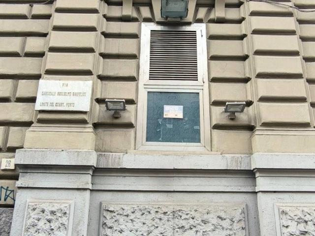 Locale Commerciale in affitto a Municipalità 2, Campania