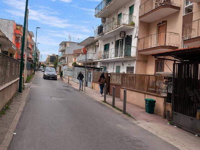 Locale Commerciale in affitto a Camaldoli, Pianura