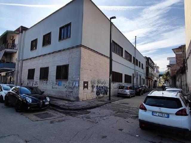 Locale Commerciale in affitto a Municipalità 7, Napola