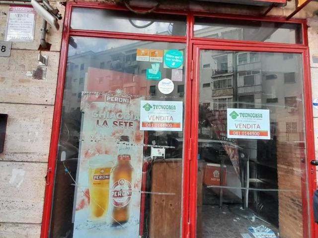 Locale Commerciale in affitto a Municipalità 10, Campania