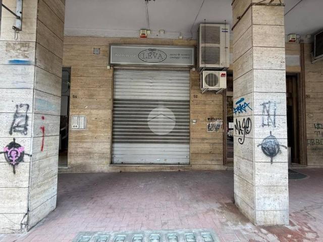 Locale Commerciale in affitto a Camaldoli, Campania