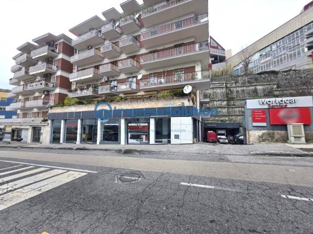 Locale Commerciale in affitto a Municipalità 10, Campania