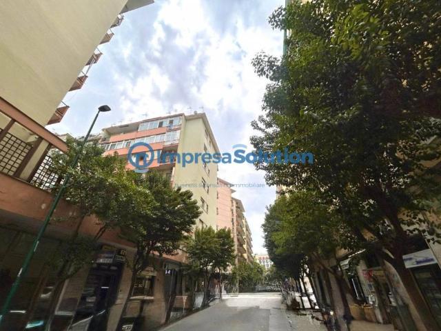 Locale Commerciale in affitto a Municipalità 5, Campania