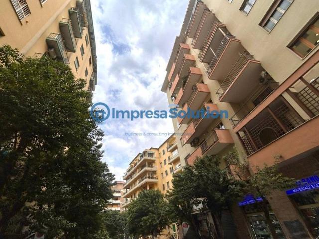 Locale Commerciale in affitto a Municipalità 5, Campania