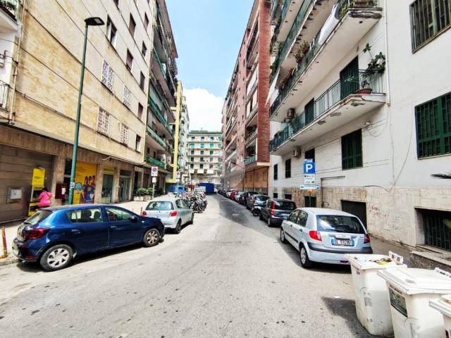 Locale Commerciale in affitto a Municipalità 5, Campania