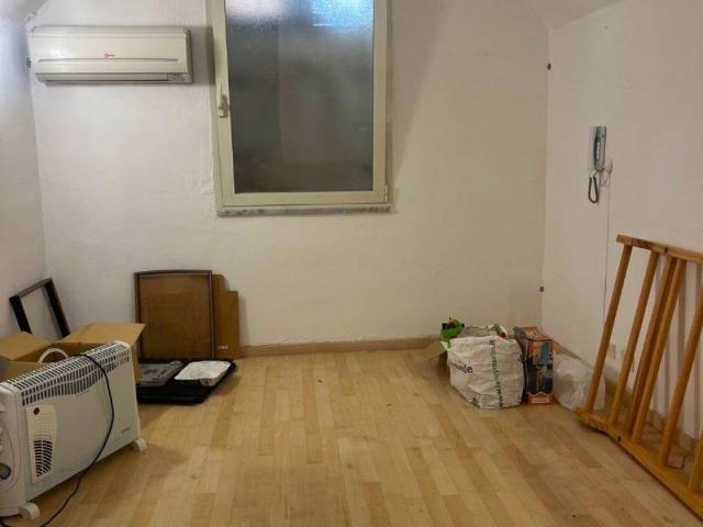 Locale Commerciale in affitto a Municipalità 1, Campania