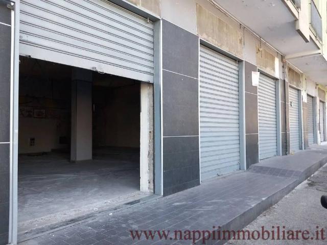 Locale Commerciale in affitto a Municipalità 7, Campania