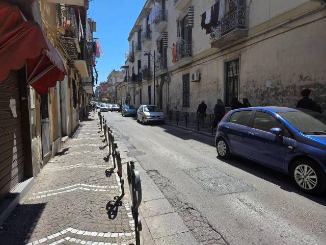 Locale Commerciale in affitto a Municipalità 6, Campania