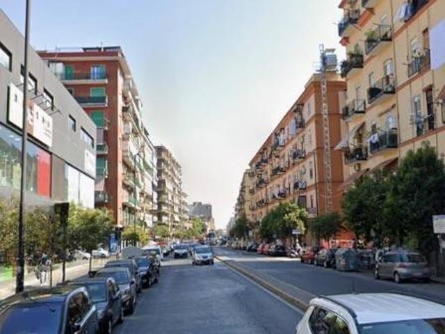 Locale Commerciale in affitto a Municipalità 4, Arenaccia