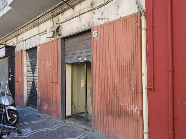 Locale Commerciale in affitto a Municipalità 7, Miano