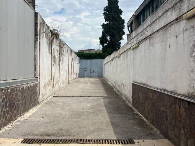 Locale Commerciale in affitto a Botteghelle, Campania
