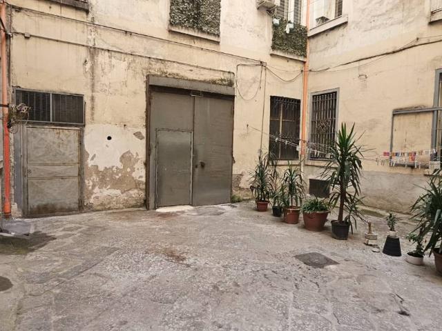 Locale Commerciale in affitto a Municipalità 4, Arenaccia