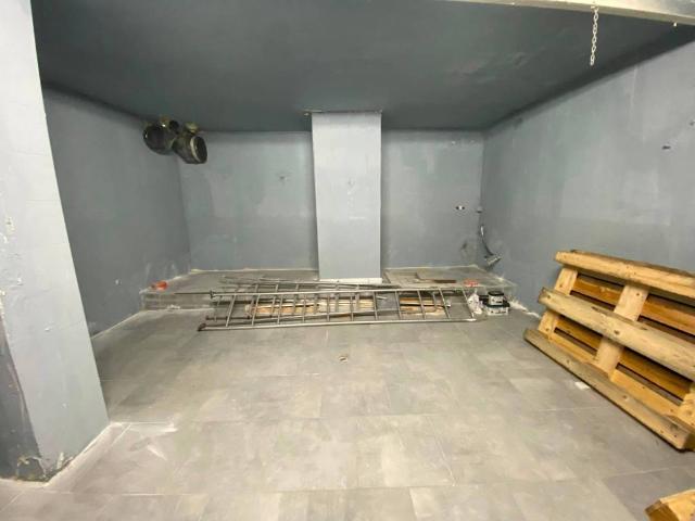 Locale Commerciale in affitto a Municipalità 5, Campania
