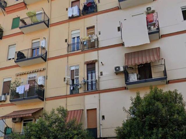 Locale Commerciale in affitto a Municipalità 4, Napola