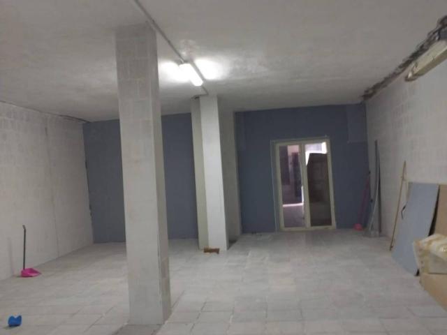 Locale Commerciale in affitto a Astroni, Pianura