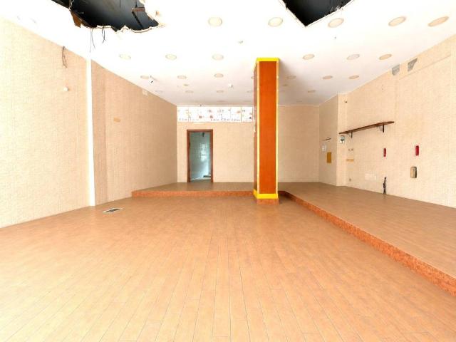 Locale Commerciale in affitto a Municipalità 8, Piscinola